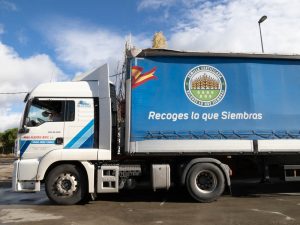 Logística y transporte Camión de trasporte de el distribuidor de semilla Hermanos Platero Mate